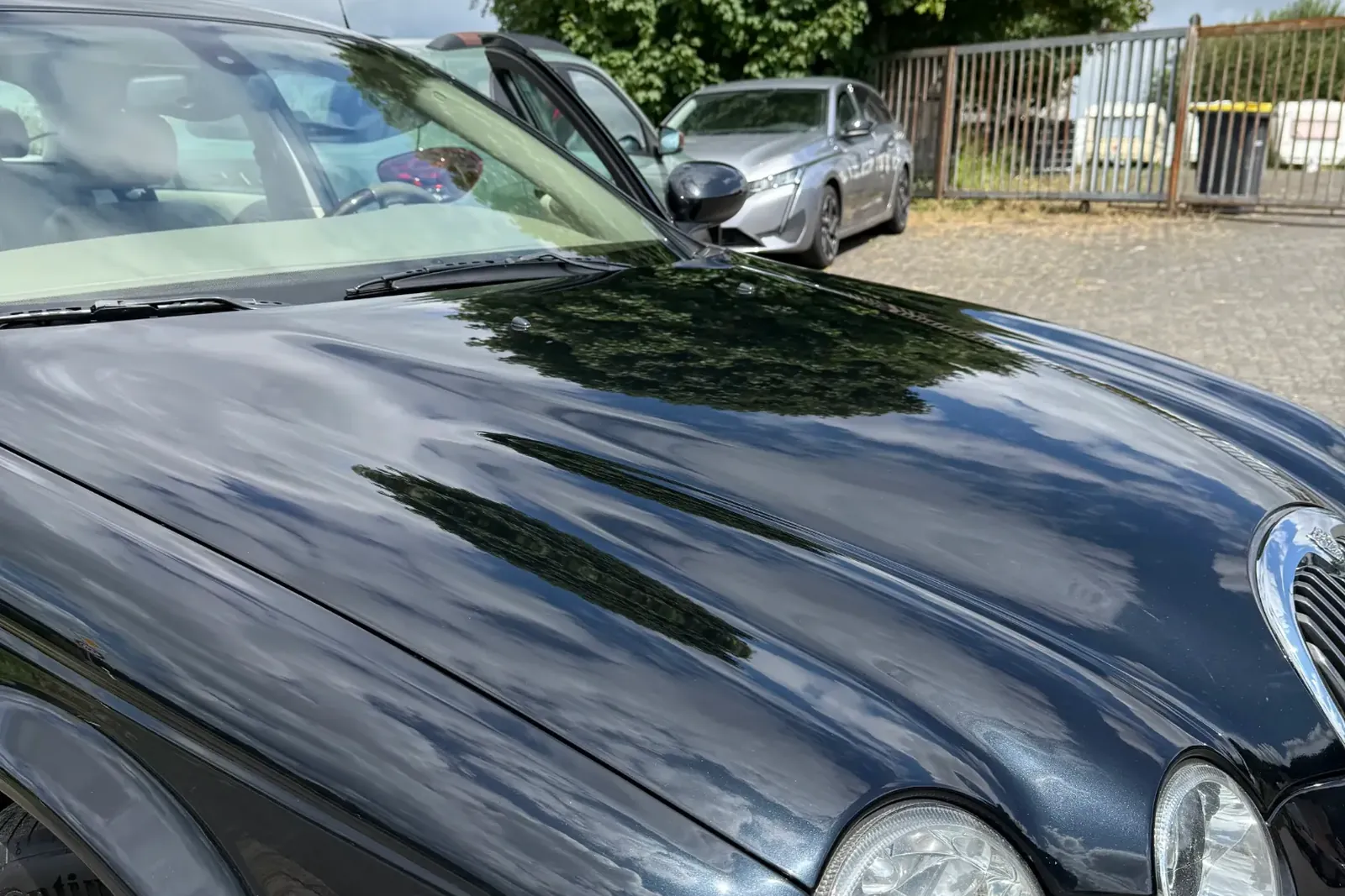Jaguar S-Type Motorhaube Vorderansicht vor Lackpolitur