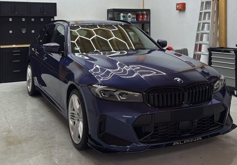 Keramikversiegelung bei einem BMW Alpina Neuwagen bei MBB Autoreinigung in Muenster im Querformat.