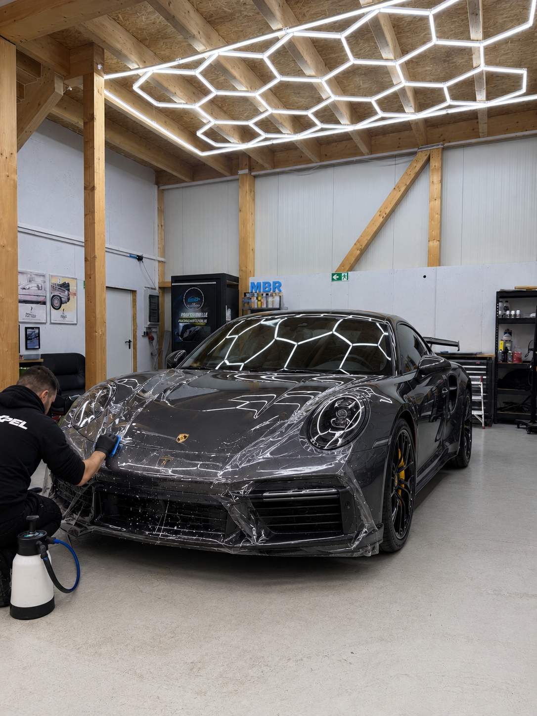 Lackschutzfolie XPEL am Porsche 911